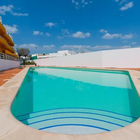 Apartmán A 15min Walk From Cabanas, Pool, Bbq And Big Terrace, Wifi And Air Conditioning Conceição