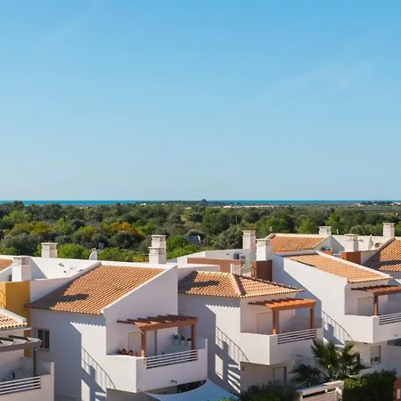 A 15min Walk From Cabanas, Pool, Bbq And Big Terrace, Wifi And Air Conditioning * Conceição