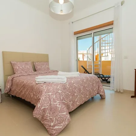 A 15min Walk From Cabanas, Pool, Bbq And Big Terrace, Wifi And Air Conditioning * Conceição