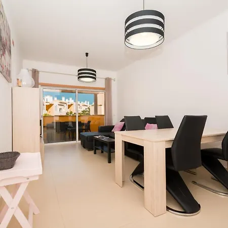 Apartmán A 15min Walk From Cabanas, Pool, Bbq And Big Terrace, Wifi And Air Conditioning Conceição