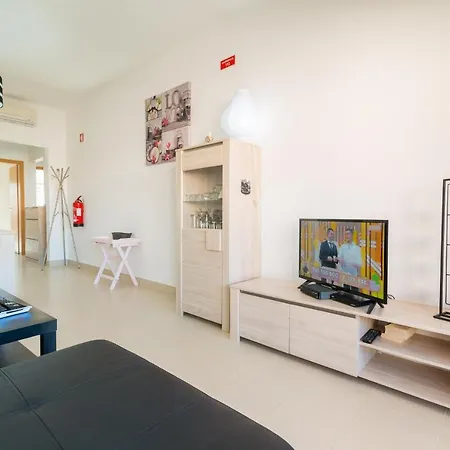 A 15min Walk From Cabanas, Pool, Bbq And Big Terrace, Wifi And Air Conditioning Apartmán