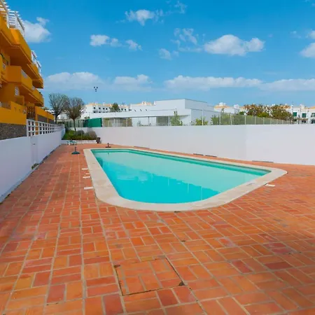 Apartmán A 15min Walk From Cabanas, Pool, Bbq And Big Terrace, Wifi And Air Conditioning Conceição