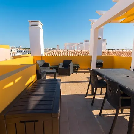 Daire A 15min Walk From Cabanas, Pool, Bbq And Big Terrace, Wifi And Air Conditioning Conceição