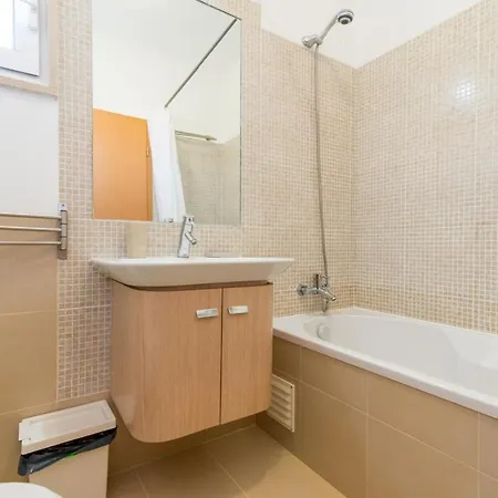 A 15min Walk From Cabanas, Pool, Bbq And Big Terrace, Wifi And Air Conditioning *